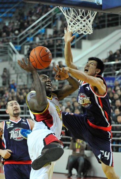 防守球员来 防守球员来