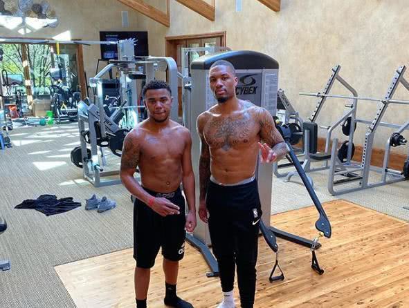 后场保持紧 后场保持紧